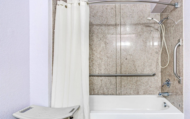 Red Roof Inn Suffolk