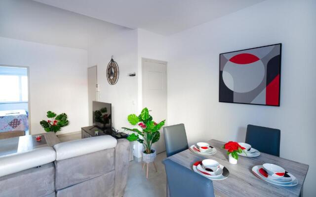 Superbe appartement à 2 pas des Halles, Climatisé, terrasse, garage