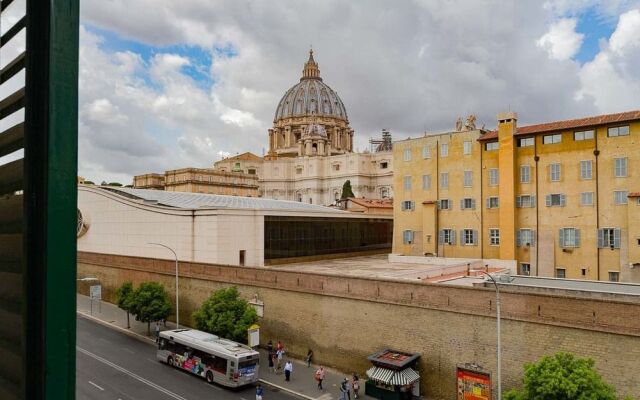 St. Peter's Cupola Apartment