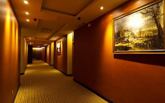 Grand Medallion Hotel