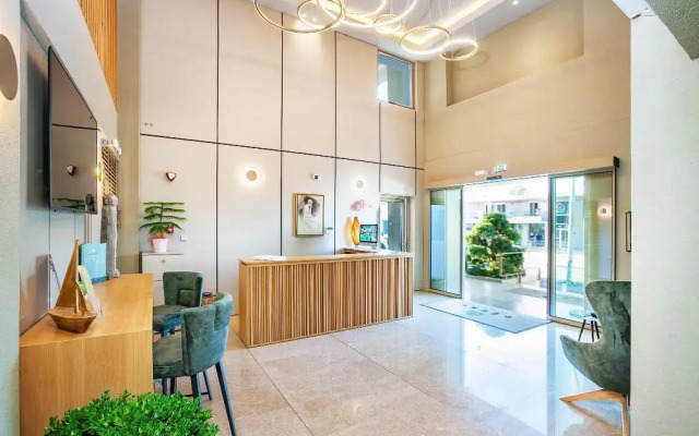 Pefki Deluxe Residences