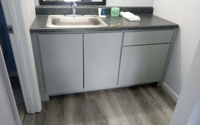 Budgetel Inn & Suites