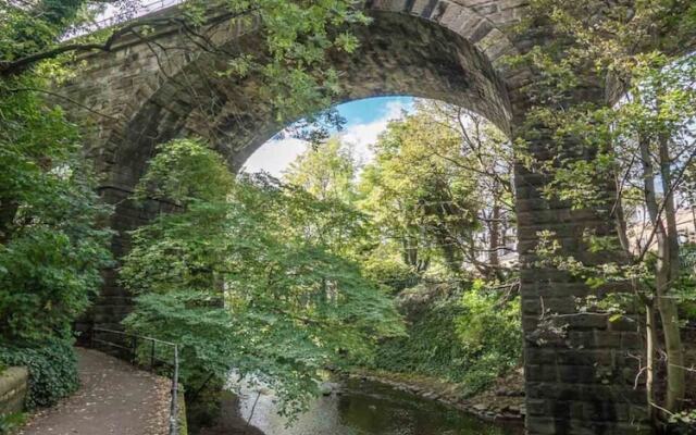 1 Bedroom Apartment by the Water of Leith