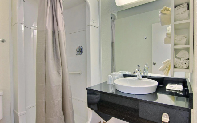 Motel 6 Kingsville, TX