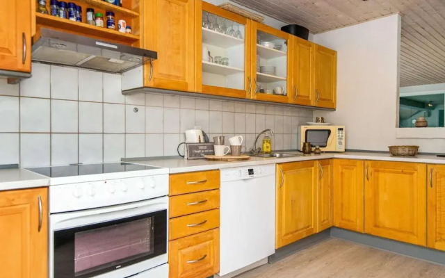 10 Person Holiday Home in Henne