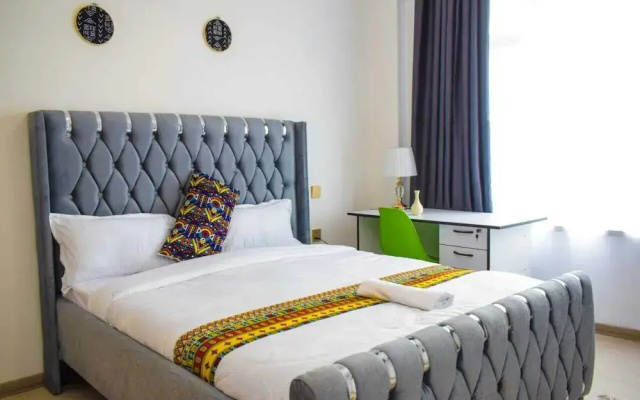 Lux Suites Royal Oaks Residency