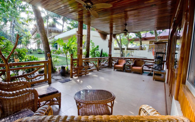 Mike's Dauin Beach Resort