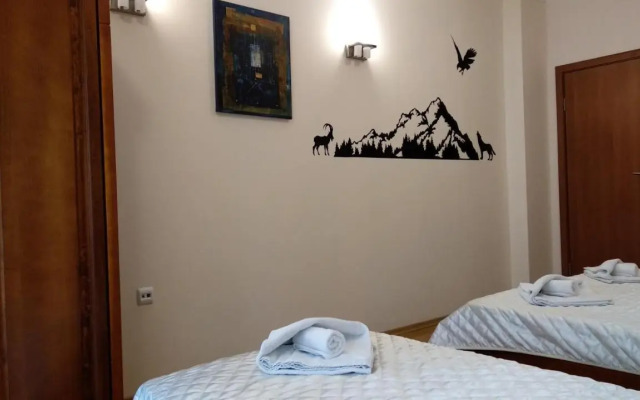 Pine Tree Apartment 3 - B3