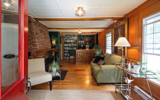Lee Farm Inn