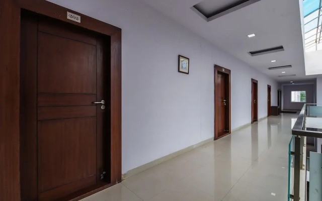 Green City Club by OYO Rooms