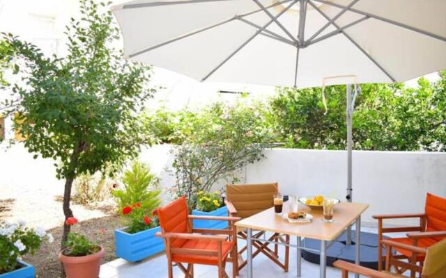 Marble Cool 2-bedroom Down Town Yard House