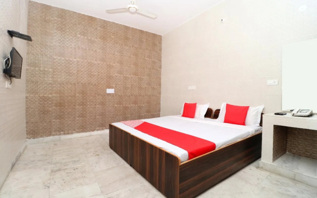 OYO 23066 Shiv Guest House