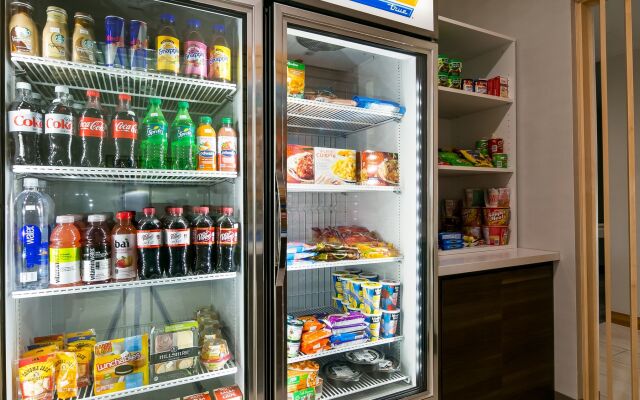 Holiday Inn Express & Suites Everett by IHG