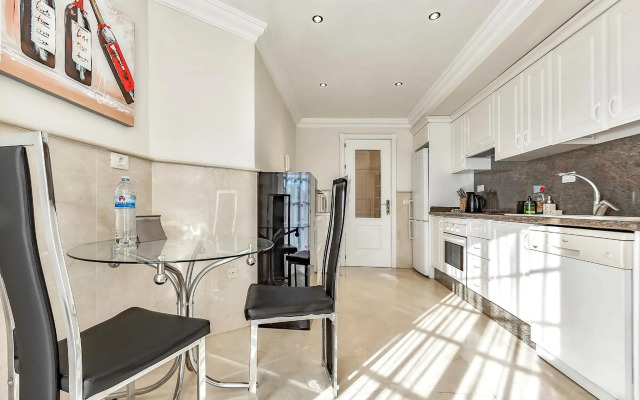 Apartment in area Del Duque with spacious terrace