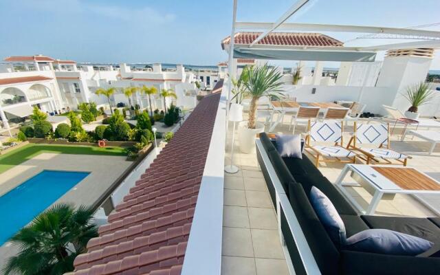 Fortuna Penthouse with roof terrace, AC and pool