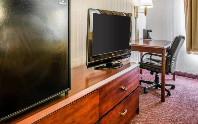 Quality Inn Toledo Airport