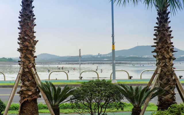 Breeze Bay Hotel