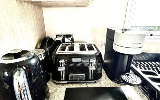 Cozy Newquay Lodge With Private Hot Tub,