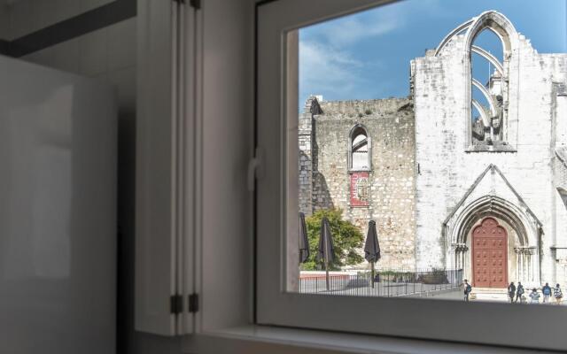 LV Premier Chiado CH1 Balcony Central Elevator