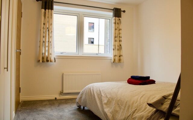 2 Bedroom Flat In Broughton Area