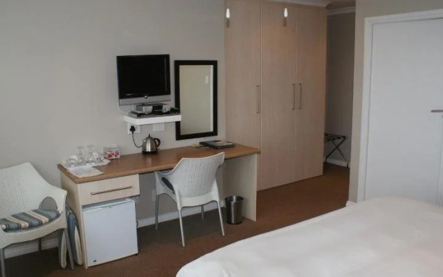 Moya Manzi Beach House