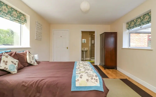 1 Pines Farm Cottages
