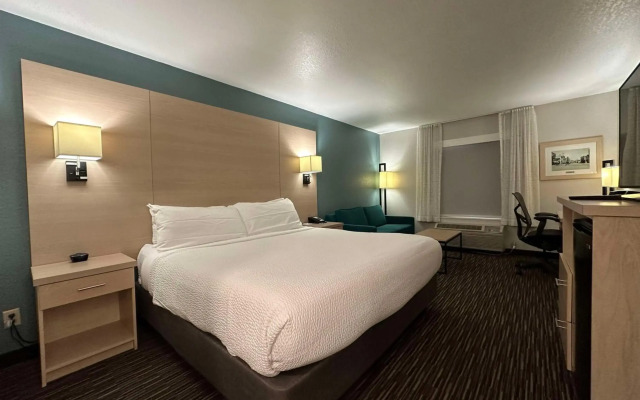 Holiday Inn Express Watertown