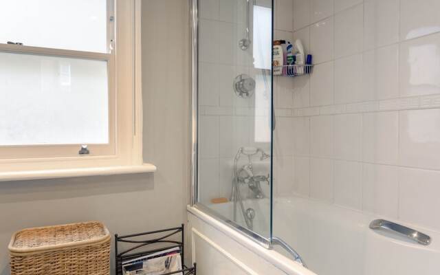 Charming 2 Bedroom Apartment Near Battersea
