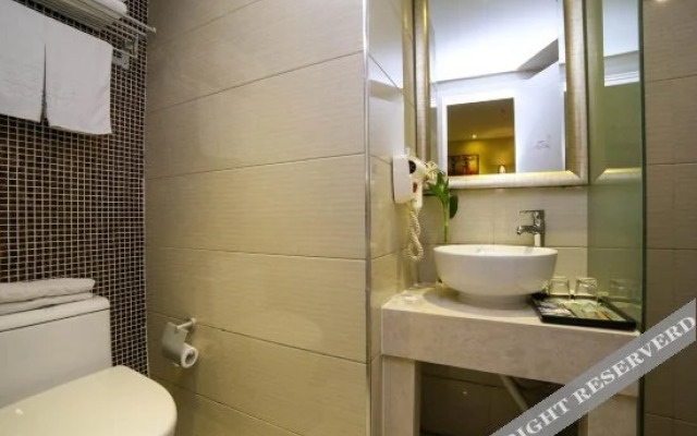 Ease Hotel (Yichang China Three Gorges University)