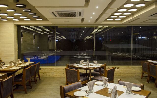 Hotel Grand Elegance