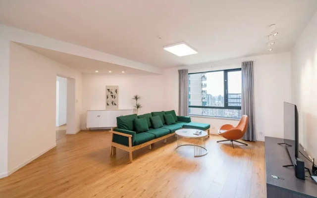 Tyms Spacious 4BR 2BA Apt Xujiahui