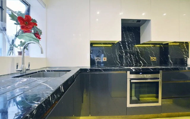 Hans Crescent Apartment