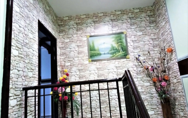 OYO 89407 EZI Hotel