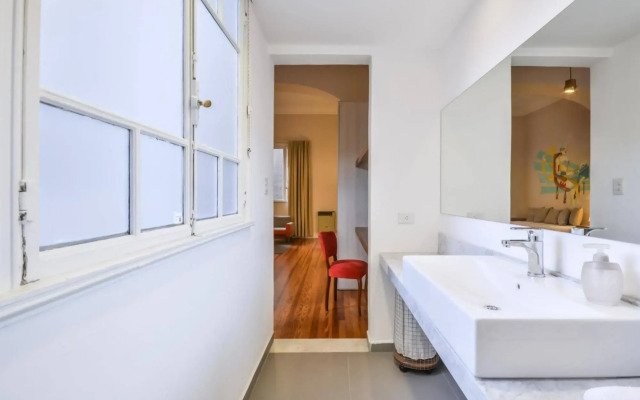 Sacha Mistol Art Hotel