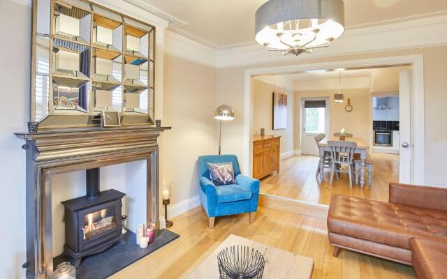 Host Stay Hutton House