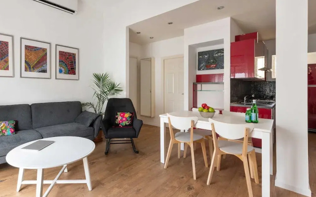 F33 by TLV2RENT