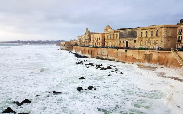 Studio in Siracusa, with Wonderful City View, Furnished Terrace And Wifi - 200 M From the Beach