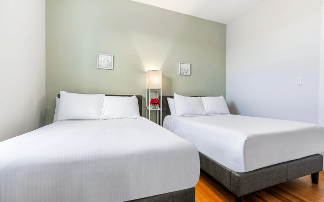 Spacious 5BR Urban Retreat with Balcony & Pool