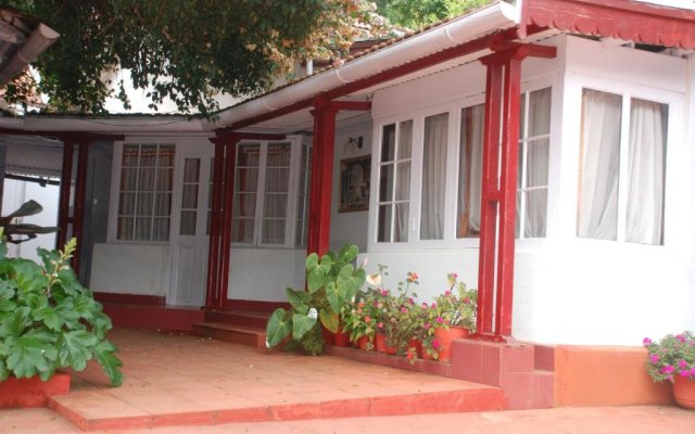 Colonial 4 B/R Home, Great for Families, Coonoor