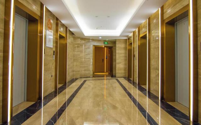 Lavande Hotel Yibin University City Exhibition Center