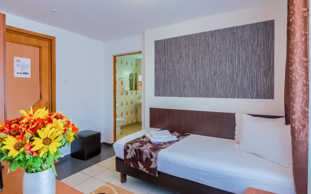 Tranzzit Hotel