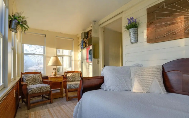 Middletown Getaway w/ Fire Pit & Multi-level Deck!