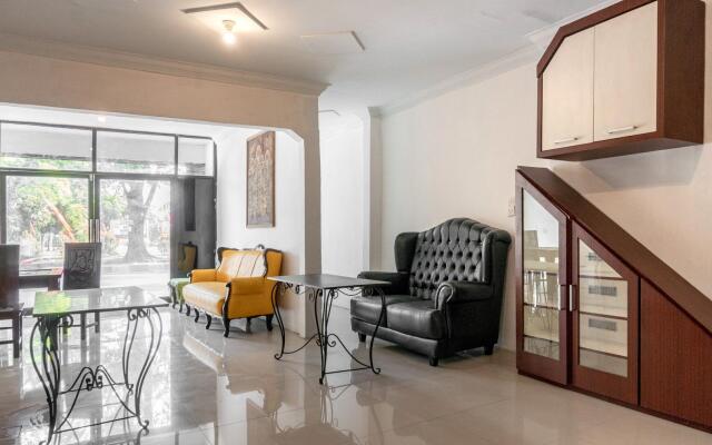 RedDoorz near Manhattan Times Square Medan 2