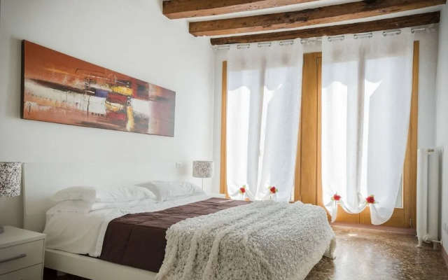 Accademia Charm Apartments