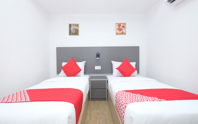 OYO 44043 First Garden Hotel