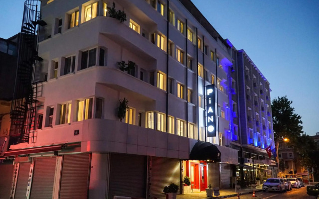 Piano Hotel