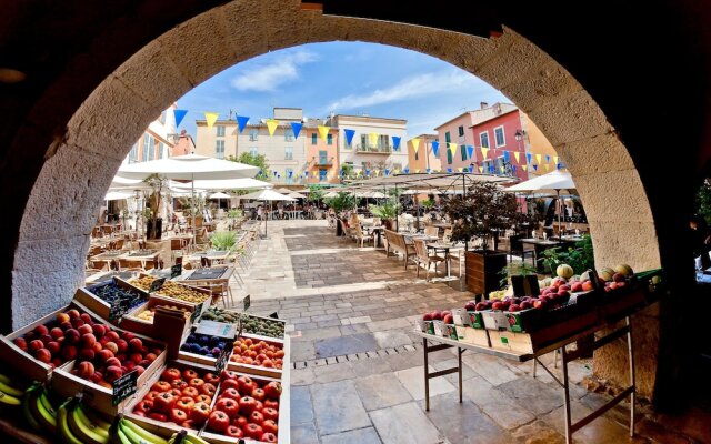 Riviera Standing Appartement La Couronne Premium, vue mer