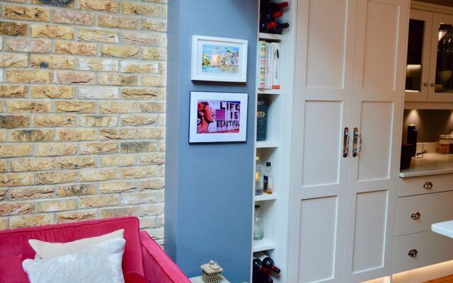 Bright 3 Bedroom Home Bristol