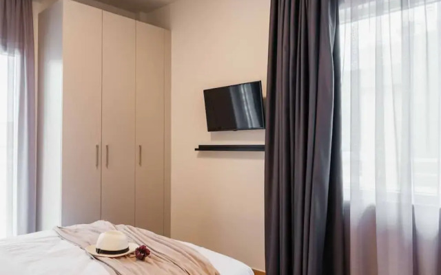 Spacious Seaside Flat at Alimos