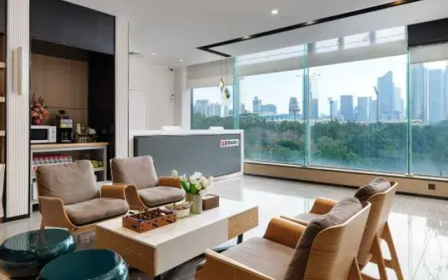 LOCALS HOTELS (Guangzhou East Railway Station Linhexi Metro Station Branch)
